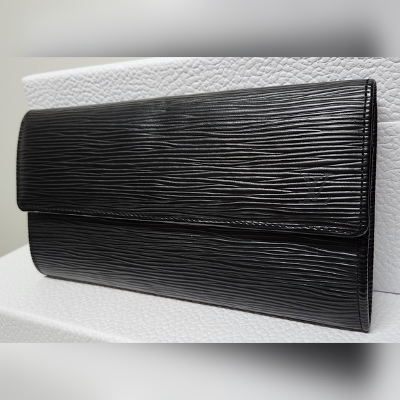 LOUIS VUITTON LV EPI Leather Wallet in Black SR0063 - Picture 4 of 11